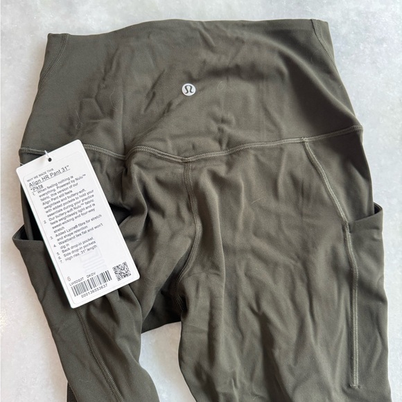 Green Lululemon Leggings - size 6 - never worn - Picture 4 of 4